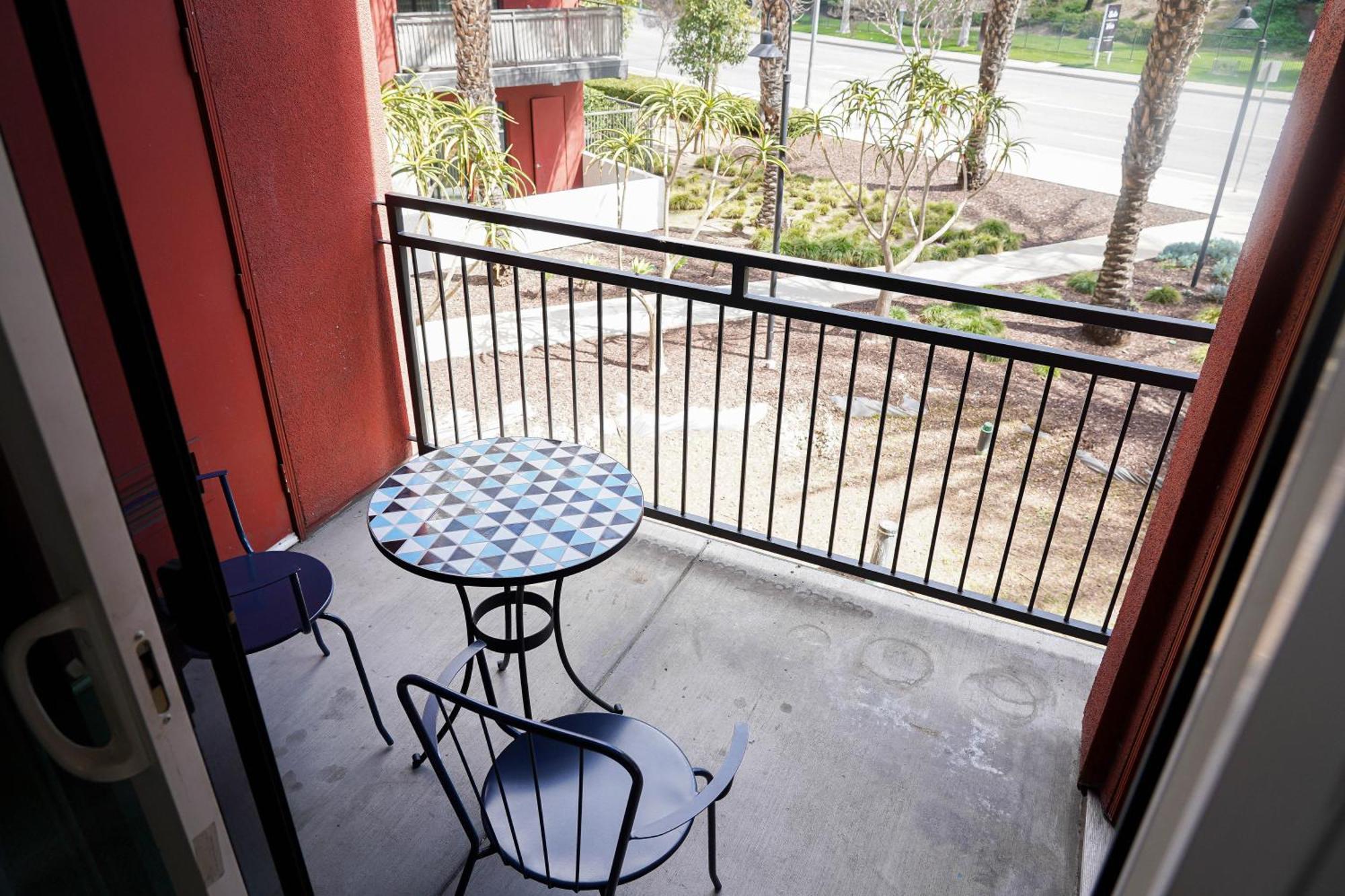 Lux 2 Bedroom In Woodland Hills Los Angeles Exterior photo